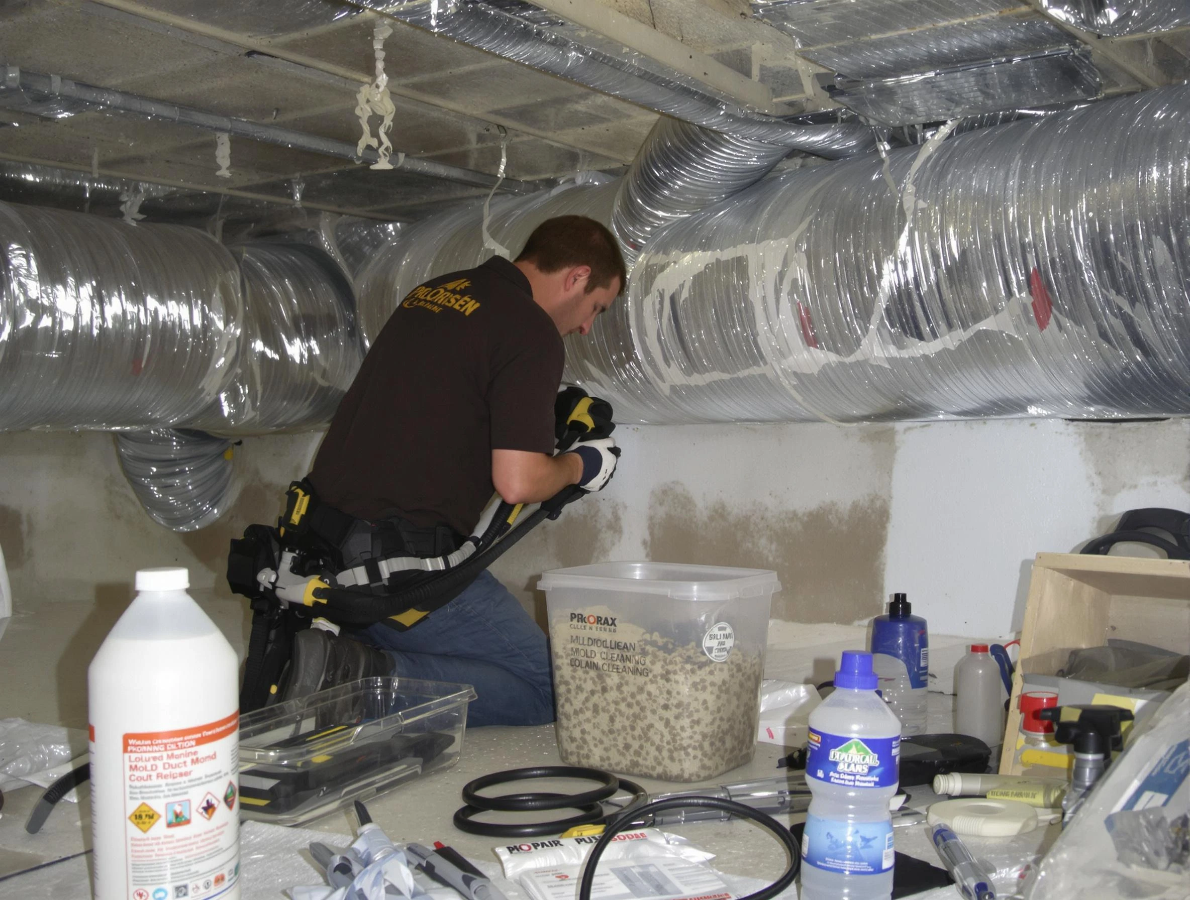Gallatin Air Duct Cleaning specialist performing professional mold removal from air ducts in Gallatin